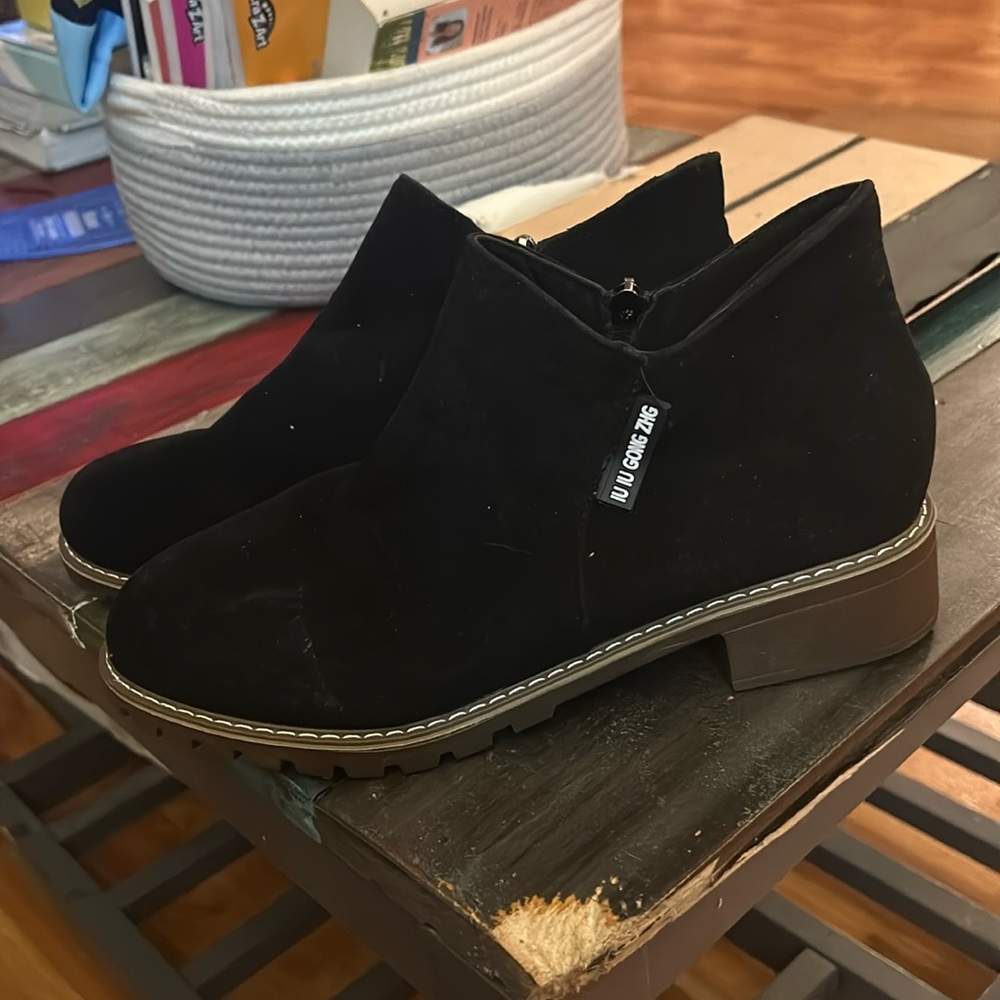 No brand, new, never worn size 41 which is a size 10 in US